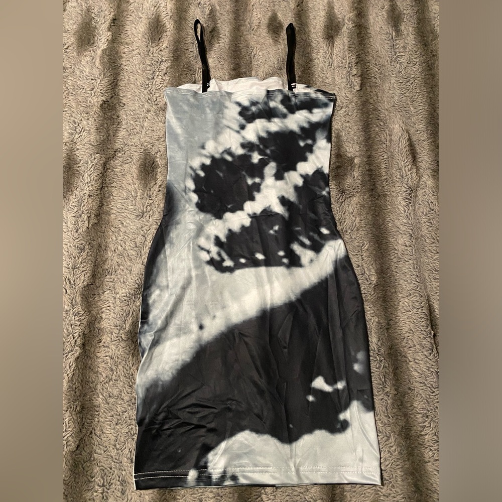 Silhouette Bodycon Dress - Picture 2 of 2